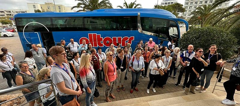 Endlich wieder ein persönliches Treffen: Über 100 Mitarbeiter der rund 80 Alltours Reisecenter kamen zur Jahrestagung auf Mallorca
