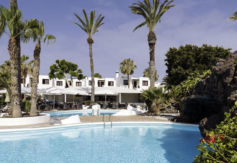 Auf Lanzarote hat H10 das H10 Sentido Bahia Blanca Rock umpositioniert. Als H10 Sentido White Beach Suites empfängt es nur Gäste über 16 Jahren. Foto: H10