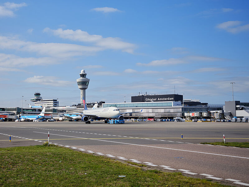 Umsteigen über Amsterdam könnte teurer werden. Foto: Flughafen Amsterdam-Schiphol