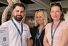 Viele Gespräche bei der Reisemesse führte auch Ozan Köroglu von Club Med Deutschland, zum Beispiel mit den Reiseprofis Ulrike Tobschall und Maja Kramer