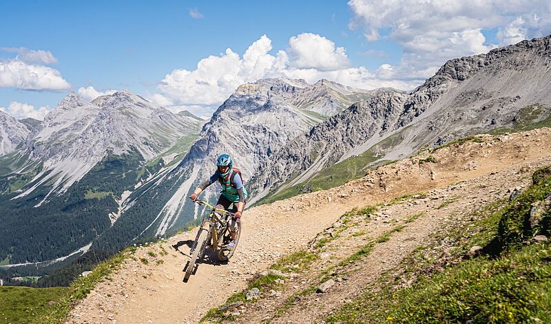 Neu zum Sommer 2024: Enduro-Mountainbiking im Schweizer Bergort Arosa