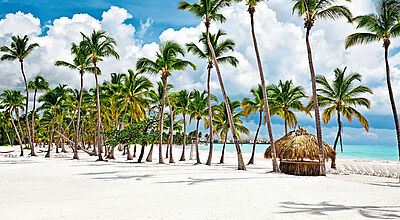 Für das Reiseziel Dominikanische Republik gibt es weniger Flugsitze als im Vorjahressommer. Foto: danilovi / iStockphoto