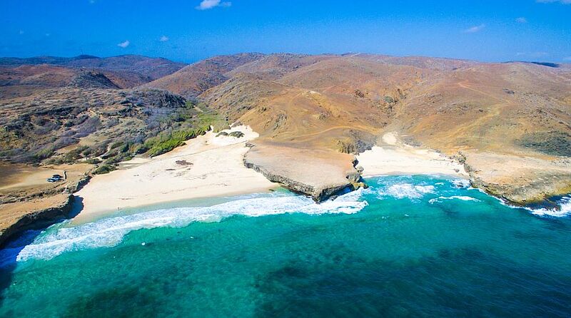 Bei Surfern beliebt: der Strand dos Playa auf Aruba