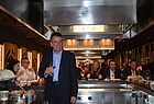 Und abends Teppanyaki: Costa-Deutschland-Chef Jörg Rudolph lud die Vertriebspartner ins japanische Restaurant ein