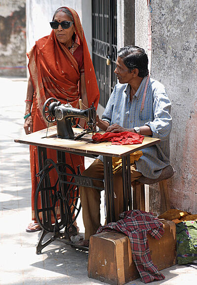 In Kalkutta spielt sich das Leben für viele Menschen auf den Straßen ab. In Kalkutta spielt sich das Leben für viele Menschen auf den Straßen ab.