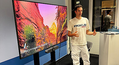 Timo Kohlenberg, Chef von America Unlimited, hält einen Vortrag vor Reisebüros