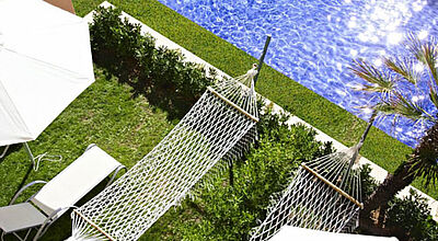 Im Erdgeschoss eines jeden Gebäudes bietet das neue Viva Zafiro Alcudia so genannte Swim-Up-Suiten