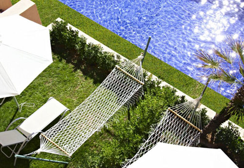 Im Erdgeschoss eines jeden Gebäudes bietet das neue Viva Zafiro Alcudia so genannte Swim-Up-Suiten