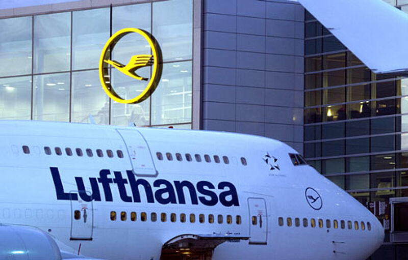 Ab November beteiligt Lufthansa Endverbraucher direkt an den Kreditkarten-Gebühren