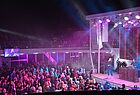 Die TUI-Cruises-Gäste tanzen bis weit nach Mitternacht auf dem Pool-Deck