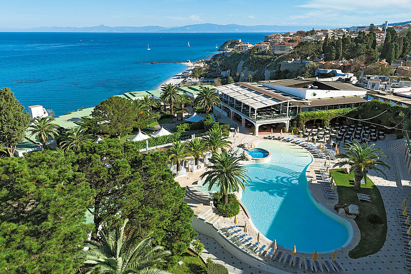 Hotel mit Pools und Meer