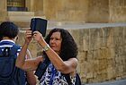 Ursula Götzl macht ein Selfie in der Altstadt Cordobas