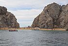 Tagtäglich fahren Boote Reisende zum bekannten Lovers Beach bei Cabo San Lucas