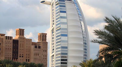 Das Burj al Arab aus der Nähe sehen: Dubai will 2.000 Touristiker einladen.