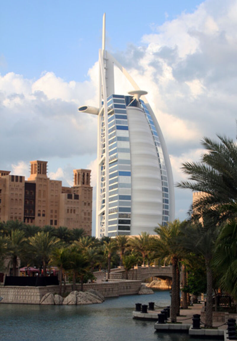 Das Burj al Arab aus der Nähe sehen: Dubai will 2.000 Touristiker einladen.
