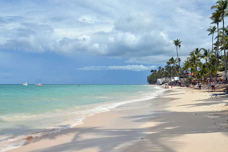 Die Resorts in der Dominikanischen Republik sind geöffnet, hier der Strand am TRS Turquesa Hotel in Punta Cana. Foto: ras