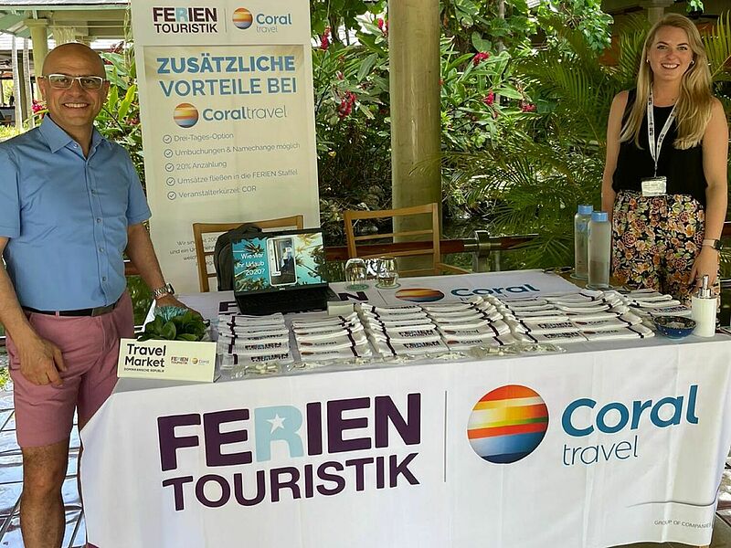 Vertriebschef Ender Karadag und die Leiterin des Service Centers von Ferien Touristik, Anabelle Majarian, beim jüngsten „Look & Feel“-Famtrip in der Dominikanischen Republik
