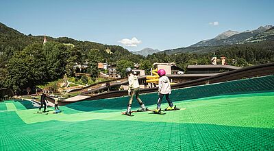 Ein Highlight ist die Skipiste auf dem Dach des Falkensteiner Family Resort Lido