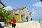 Alle Bungalows im Hondaafushi Island Resort erhalten ein Reetdach