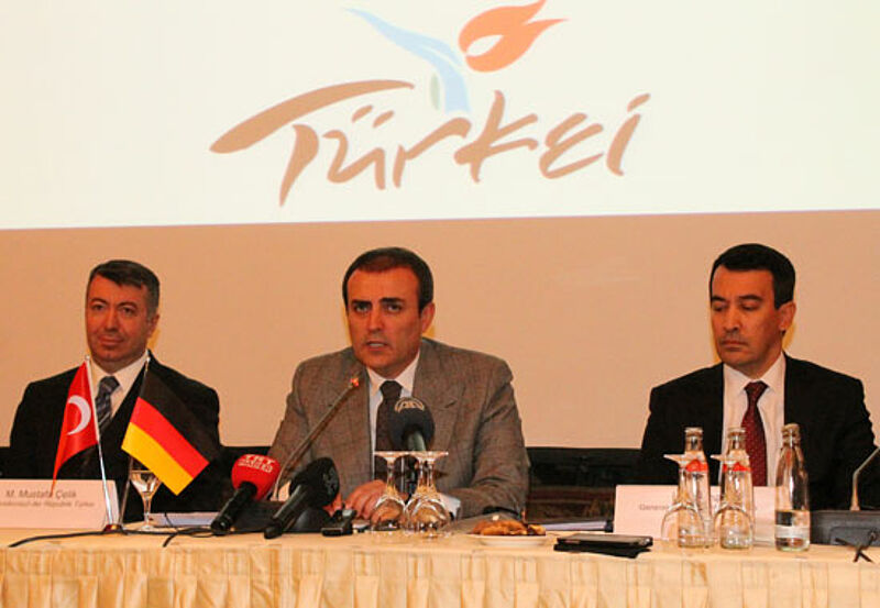 Hat die schwierige Lage erkannt: der türkische Tourismusminister Mahir Ünal am Mittwoch in Frankfurt am Main