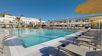 Das Adults-only-Hotel H10 Ocean Dreams bietet 94 Zimmer und liegt in Corralejo im Norden Fuerteventuras