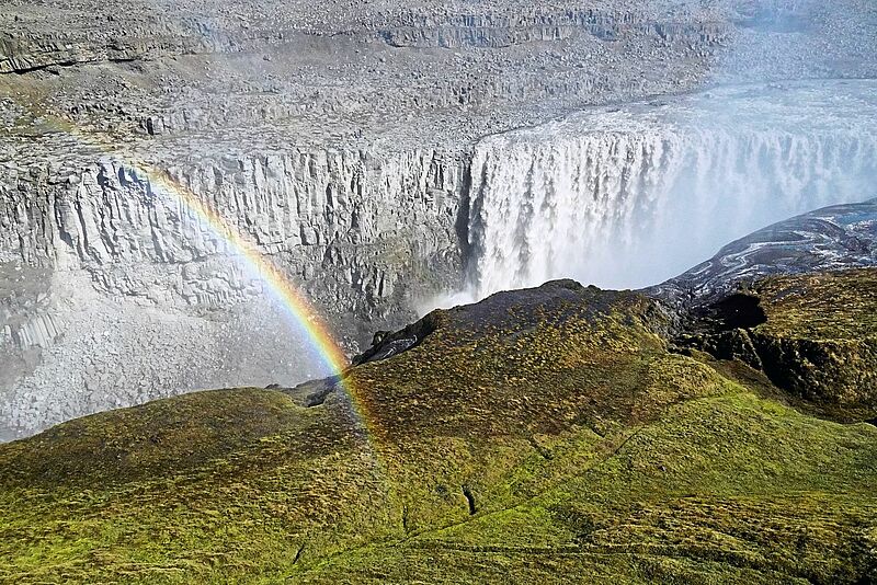 Eine Urgewalt: der mächtigste Wasserfall Europas namens Dettifoss