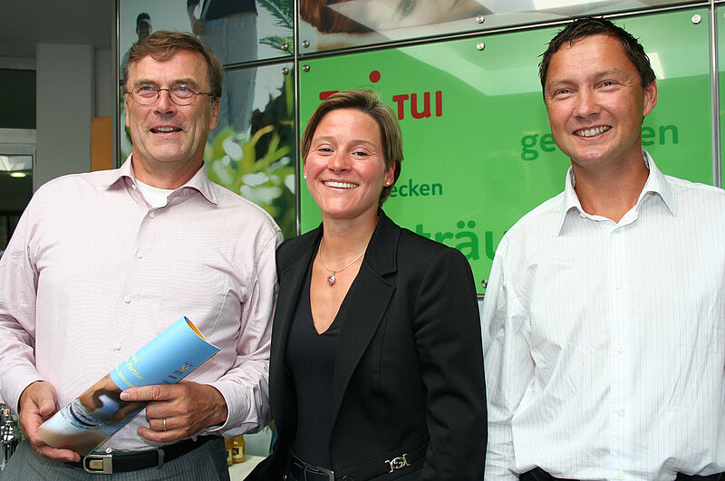 Das waren noch Zeiten: Marion Gigl 2008 mit Hasso von Düring (links) und Uwe Mohr (heute Aida) bei der Präsentation des TUI-Provisionsmodells
