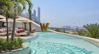Hier lässt es sich aushalten: Pool im W Dubai – Mina Seyahi