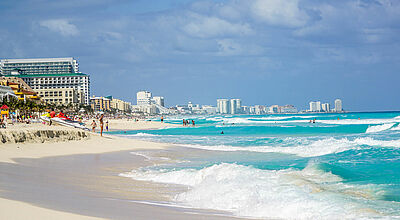 Die weißen Strände von Cancun ziehen weiterhin viele ausländische Gäste an