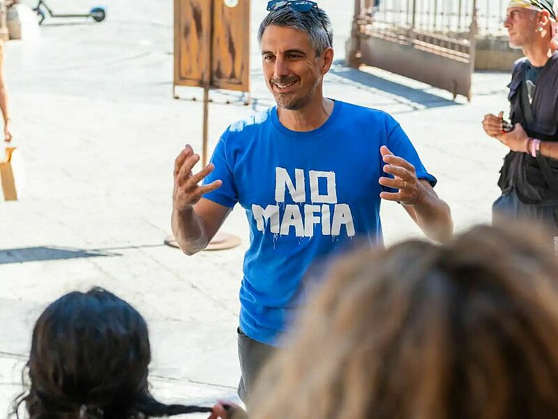 Einheimische führen Costa-Gäste durch Palermo und berichten über die Anti-Mafia-Bewegung