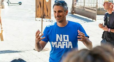 Einheimische führen Costa-Gäste durch Palermo und berichten über die Anti-Mafia-Bewegung