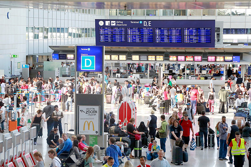 Viele Passagiere, aber hoffentlich kein Chaos: Die Airports wie hier in Frankfurt wollen sich rechtzeitig auf die Sommerferien vorbereiten