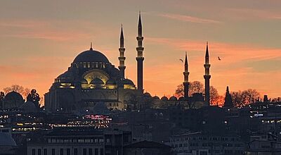 Moschee in Istanbul im Abendlicht