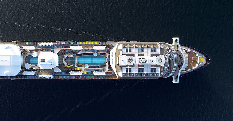 Kreuzfahrtschiffe mit Preisaktionen füllen zu wollen, hält die KI für den falschen Kurs. Foto: TUI Cruises