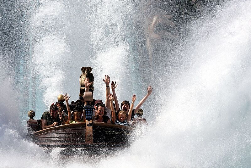 Für einen Adrenalin-Kick sorgt im Europa-Park eine Fahrt mit der Atlantica Splash