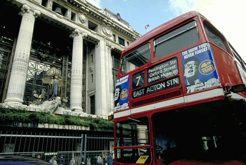 Mit Städtereportagen – unter anderem über London – wollte Voyages dem Programm zu mehr Qualität verhelfen.