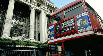 Mit Städtereportagen – unter anderem über London – wollte Voyages dem Programm zu mehr Qualität verhelfen.