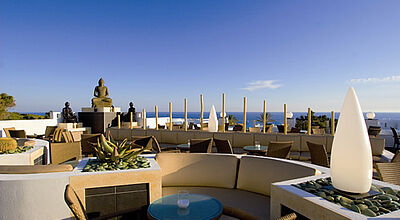 So chillt es sich in einem Pauschalhotel: die Terrasse des Riu La Mola auf Formentera