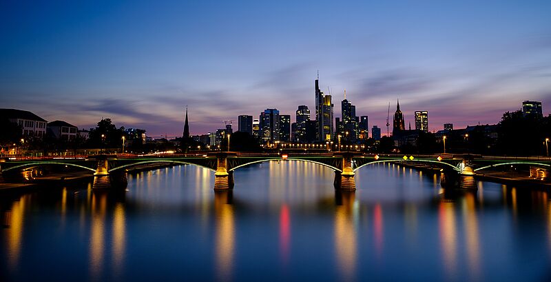 Wächst kontinuierlich weiter – auch mit Hotels: die Skyline von Frankfurt am Main