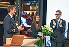 Taufpatin Penelope Cruz mit Costa-Präsident Neil Palomba (rechts) und Smeralda-Kapitän Paolo Benini bei der Taufe. Foto: Costa