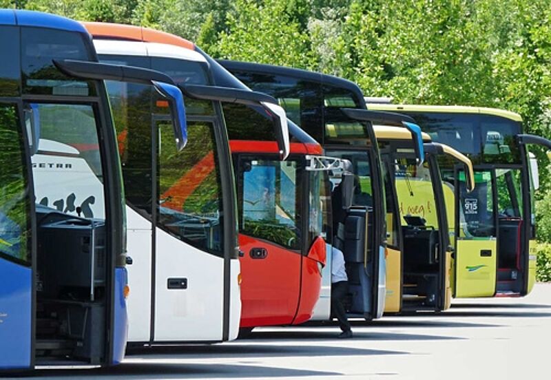 Busreiseveranstaltern und Paketern bietet Hanse-Merkur ein neues Versicherungskonzept