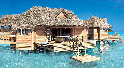 Innen Glasboden, außen Badewanne und Hängematte: Im Sandals Royal Caribbean Montego Bay auf Jamaika werden fünf Over-Water-Villen gebaut