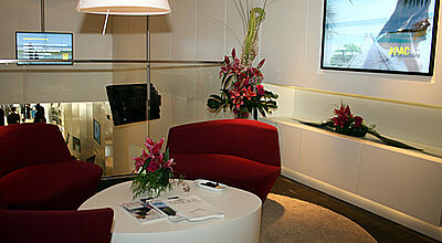 Lounge-Ecke im neuen ADAC Reisebüro Bad Homburg