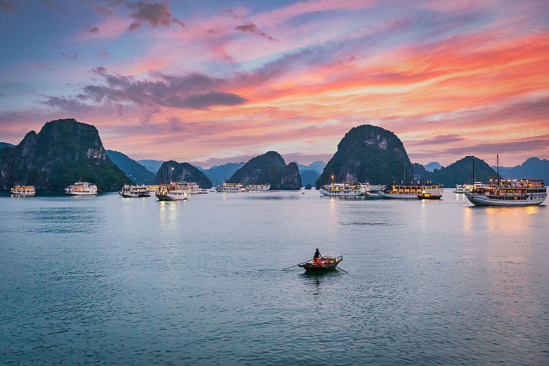 Vietnam, im Bild die Halong-Bucht, zählt zu den Ländern, die nun wieder über Tischler Reisen gebucht werden können. Foto: ah Vietnam, im Bild die Halong-Bucht, zählt zu den Ländern, die nun wieder über Tischler Reisen gebucht werden können. Foto: ah
