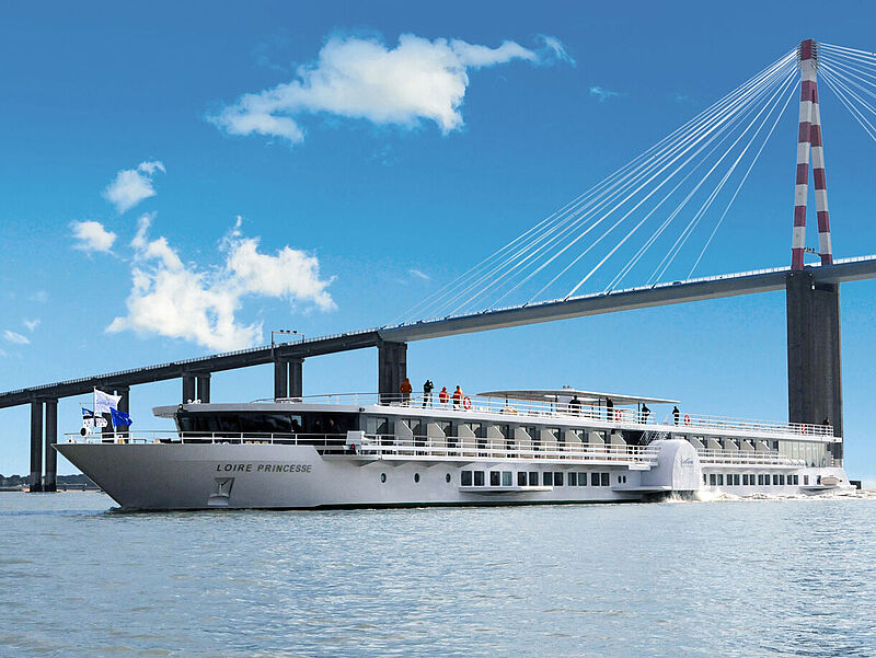 Flusskreuzfahrtschiff auf der Loire