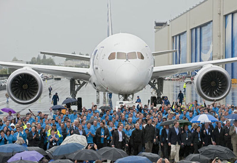 Mit dreieinhalb Jahren Verspätung bringt ANA heute das neuartige Langstreckenflugzeug nach Japan