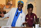 Captain Ron (Tru Bahamian Food tours) mit Jona vom Weingut Bahama Barrels 
