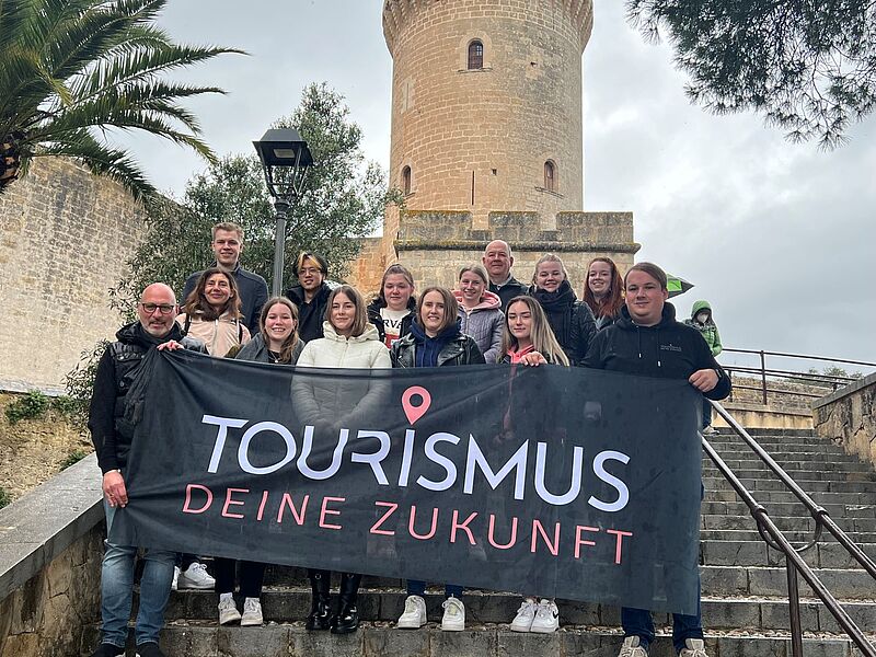 Drehten einen gelungenen Werb-Clip für die Touristik: die Schüler der Hamburger Berufsschule und ihre Unterstützer