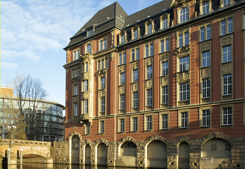 Die ehemalige Oberfinanzdirektion in Hamburg wird in ein Suiten-Hotel umgebaut