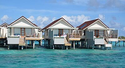 22 Overwater-Villen haben einen eigenen Pool.